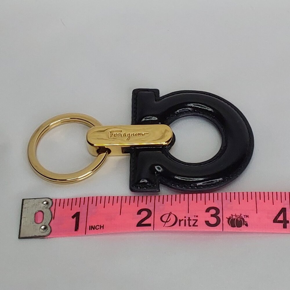 SALVADOR FERRAGAMO 'GANCINI' LEATHER KEY FOB GOLD KEY RING W/ORIGINAL BOX - Picture 11 of 16